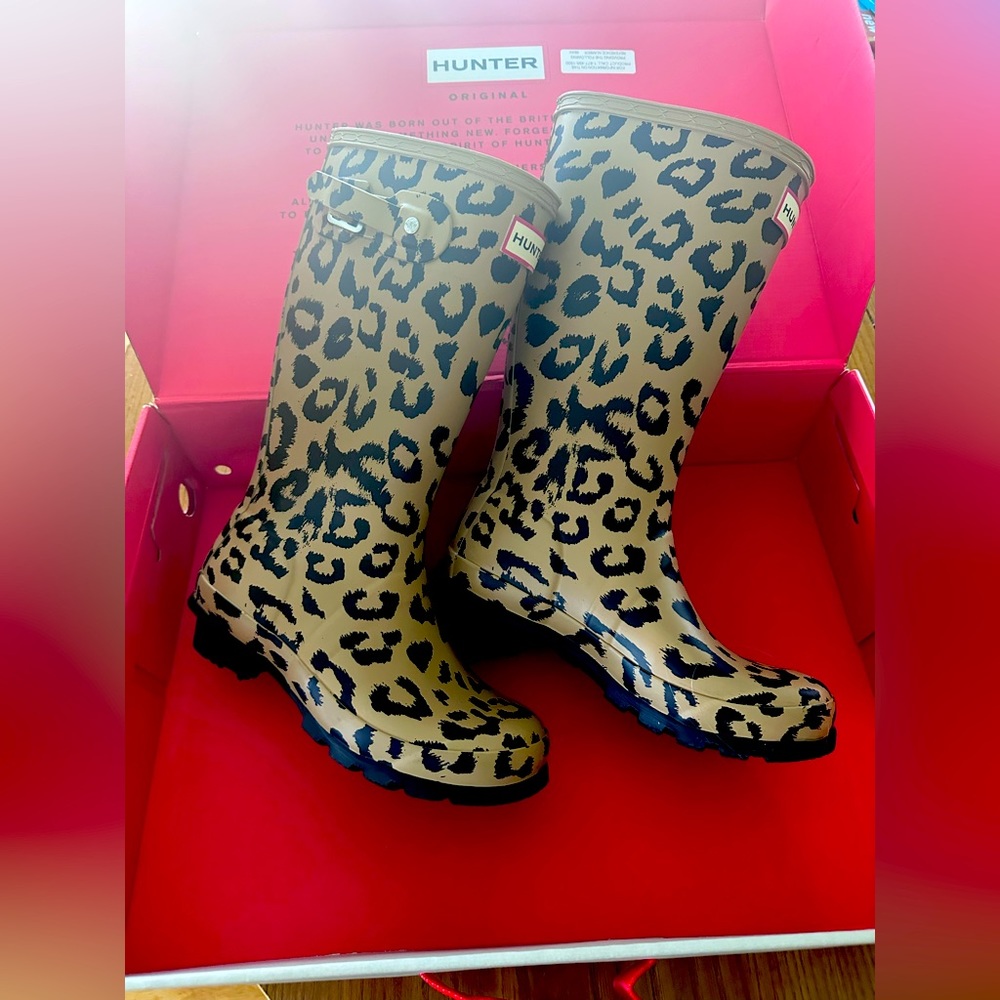 Brand new leopard print hunter booted kids size 4 girls.